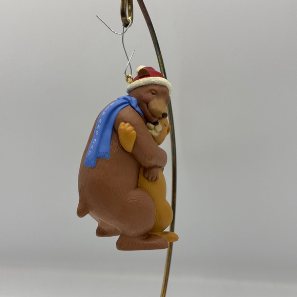 Vintage 1996 Hallmark Keepsake Mom and Dad Bears QX5821 Hugging Candy Cane - Picture 7 of 14